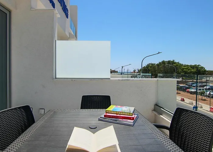 Phaedrus Living - Seaside Luxury Flat Harbour 110